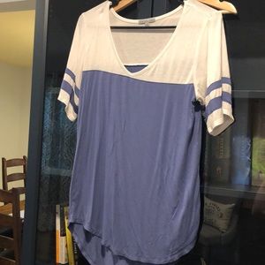 Loose fit v-neck sporty t-shirt
